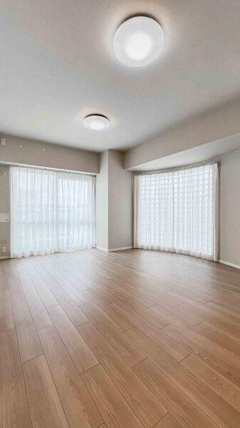 R型窓のある明るいLDです（2面採光）