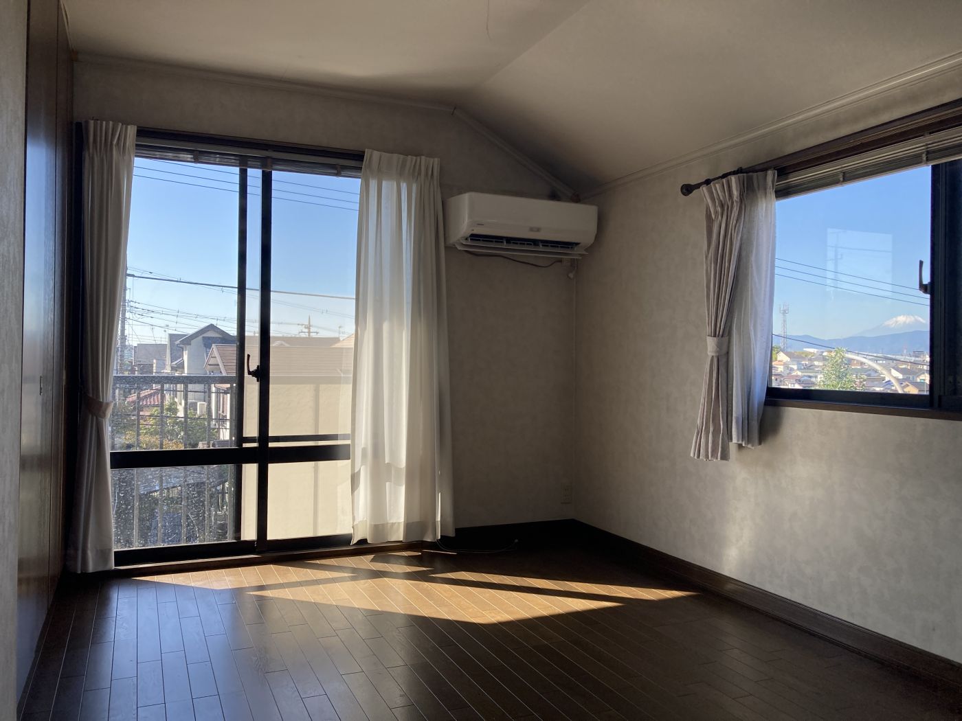 西側洋室 写真撮影日：11/14/25, 12:00 AM