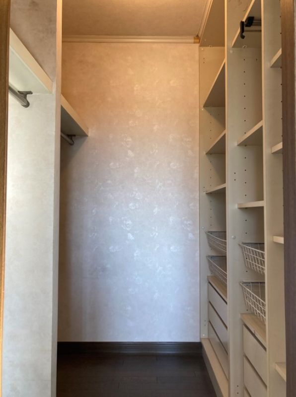 ウォークインクローゼット 写真撮影日：11/14/25, 12:00 AM