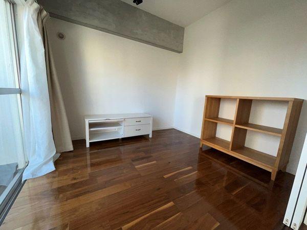 南側洋室約4.1帖※家具・備品等は価格に含まれません