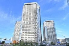 みなとみらい線「みなとみらい」駅徒歩6分、JR東海道本線「横浜」駅徒歩15分。交通至便な立地です。