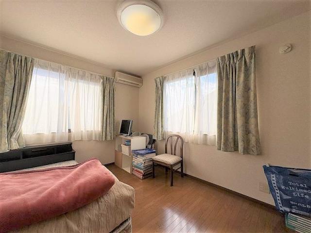 リビング以外の居室  写真撮影日：2025-12-13