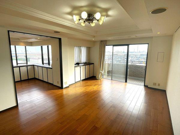 リビング約13.7帖・ダイニング約6.7帖※備品等は価格に含まれません