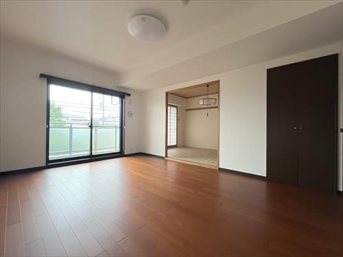 リビングダイニングと和室