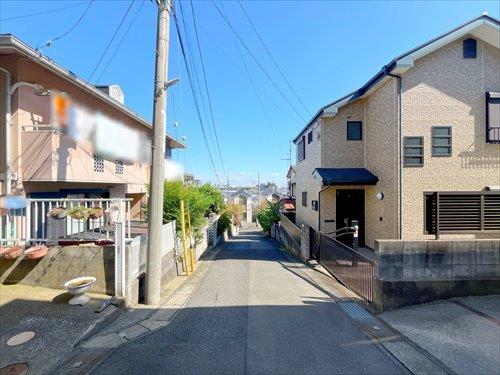 前面道路（２０２５年１０月撮影）