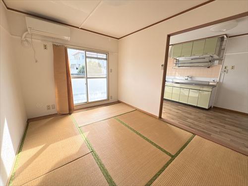 和室とダイニングキッチン