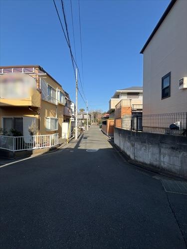 北西側前面道路