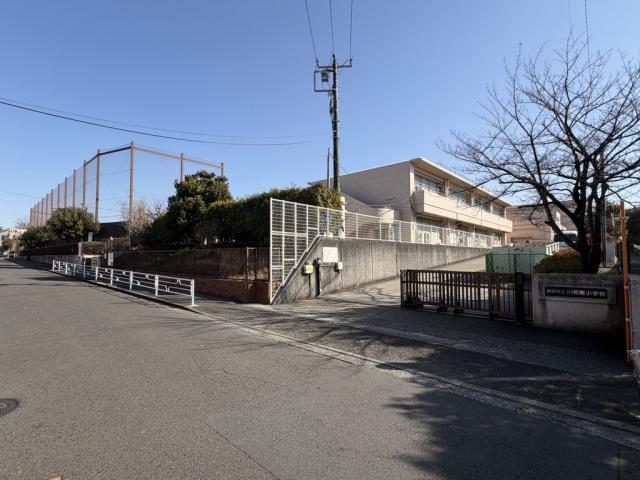 横浜市立川和東小学校 940m 写真撮影日：2026-01-25