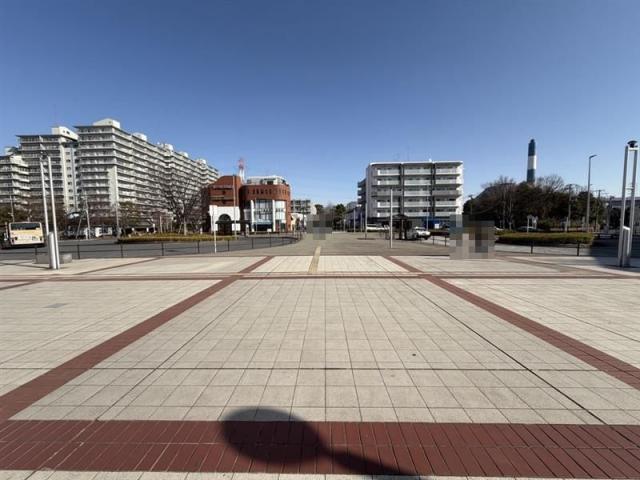 都筑ふれあいの丘駅前広場 240m 写真撮影日：2026-01-25