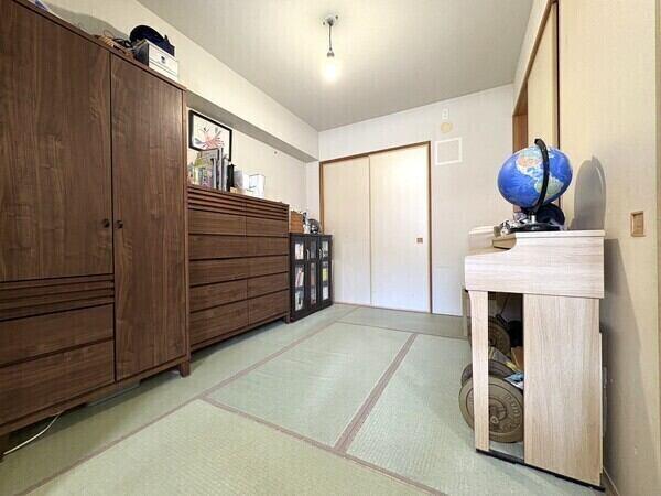 LDに隣接する和室。リビングダイニングと繋げての利用も可能。※販売対象に家具・調度品は含まれません。