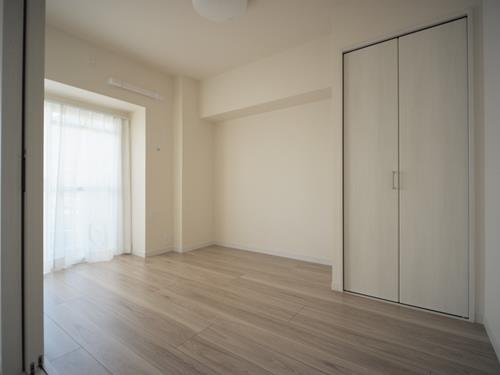 洋室　約５．６帖