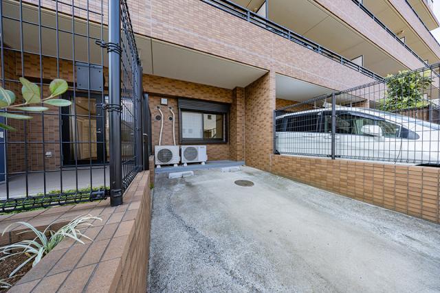 駐車場(共用設備)  写真撮影日：2026-04-01