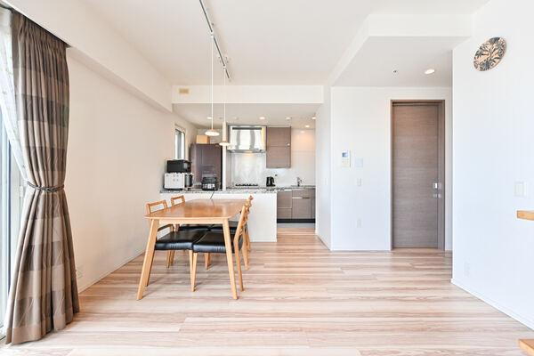 キッチンとダイニングスペースの間にカウンターがあり、食器やお料理の受け渡しに便利です。