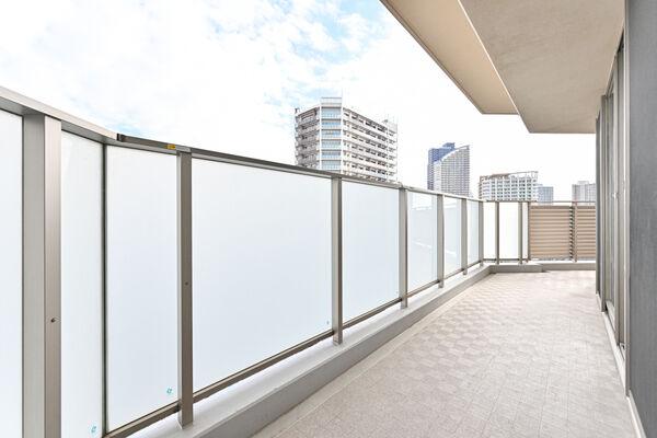 角住戸の為、バルコニーのスペースは広く確保されています。