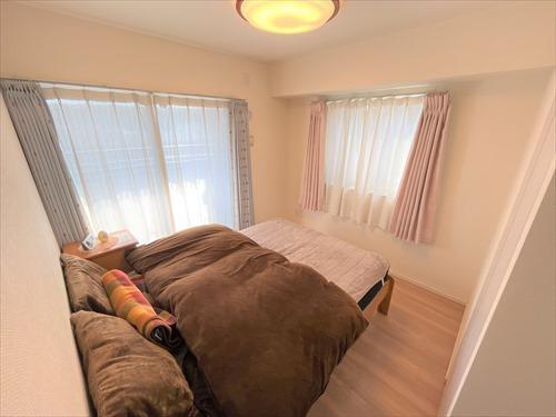 南西側洋室（約５帖）