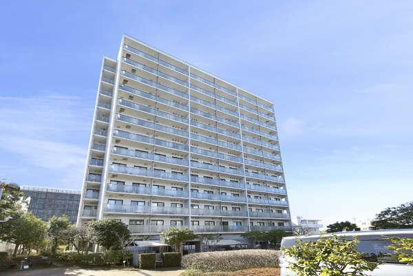 エレベーター前に面するのは2住戸のみで、落ち着きとプライバシー性を兼ね備えたフロア構成です。