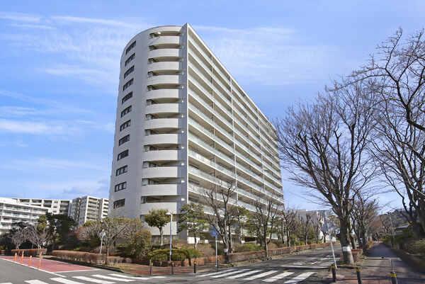 当該住戸には、バルコニーが4か所備わっています。全居室から異なった景色をお楽しみいただけます。