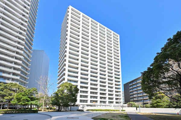 総戸数926戸のビッグコミュニティ。前田建設工業施工の23階建免震構造タワーマンションです。