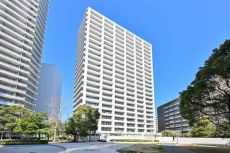 総戸数926戸のビッグコミュニティ。前田建設工業施工の23階建免震構造タワーマンションです。