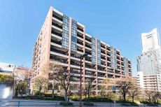 JR京浜東北・根岸線「桜木町」駅徒歩5分、横浜市ブルーライン「桜木町」駅徒歩6分他。複数路線利用可。