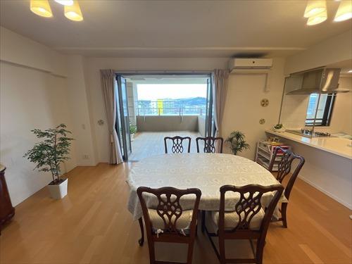 リビングからバルコニー