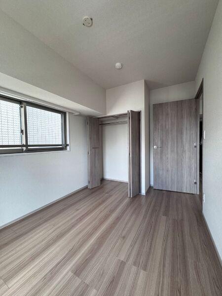 南西側の洋室です