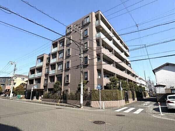 「東林間」駅徒歩8分、「小田急相模原」駅徒歩14分の2駅利用可能な立地。