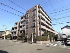 「東林間」駅徒歩8分、「小田急相模原」駅徒歩14分の2駅利用可能な立地。