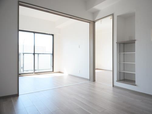 Ｄ　約６．７帖／洋室　約４．９帖