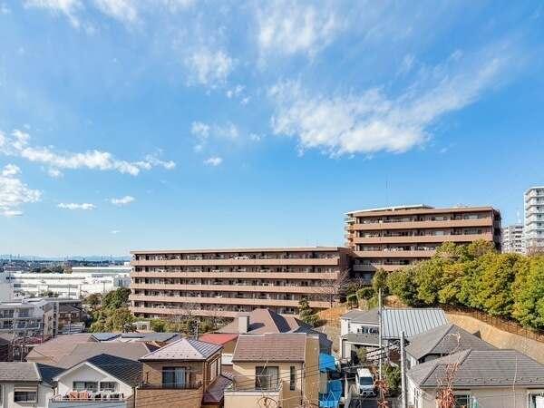 LDKは陽当り良好。キッチンからLDや和室へ目配りしやすい配置です。各和洋室や廊下に収納付き。