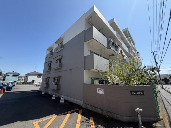 JR横浜線「大口」駅まで徒歩8分。毎日の通勤・通学や、休日のお出かけの際などにも便利な立地です。