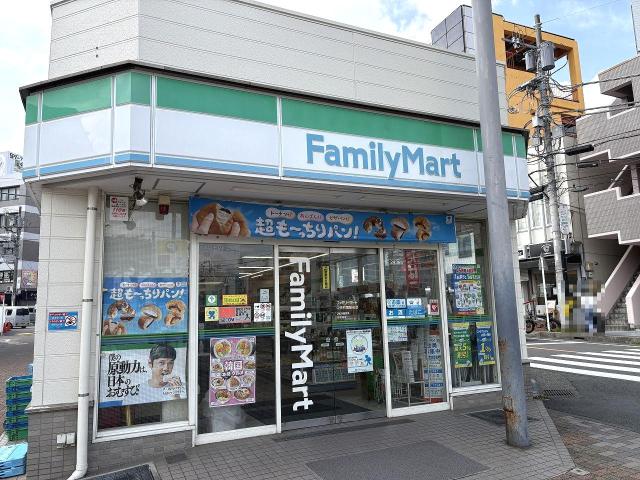 ファミリーマート中央林間駅前店 340m 写真撮影日：2026-04-26