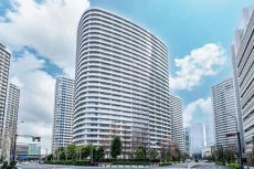 「みなとみらい」駅徒歩3分に建つ、地上30階建タワーマンション。街並みと調和する美しい佇まいです。