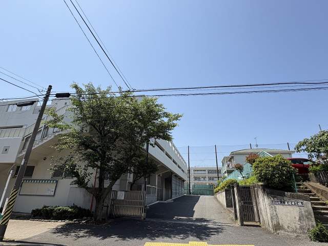 横浜市立岩崎中学校 500m 写真撮影日：2026-05-18