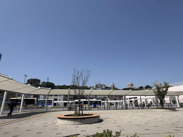 星川駅 駅前広場 1300m 写真撮影日：2026-05-18