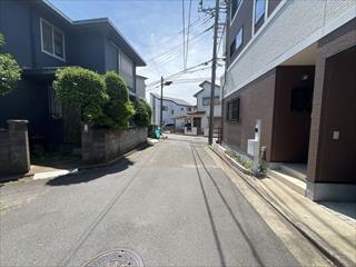西側前面道路（Ｒ８年５月撮影）