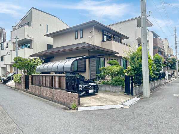 住友林業施工のゆとりある2階建てです。