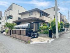 住友林業施工のゆとりある2階建てです。