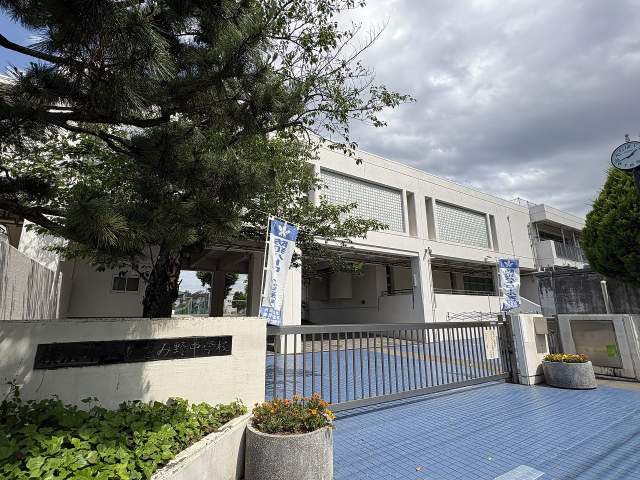 横浜市立あざみ野中学校 450m 写真撮影日：2026-05-29