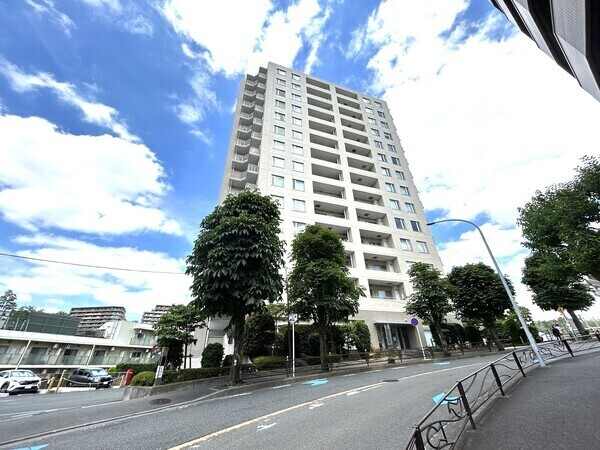 LDは南東向きバルコニーに面する2面採光×天井高約2600mm。開放的な空間でお過ごしいただけます。