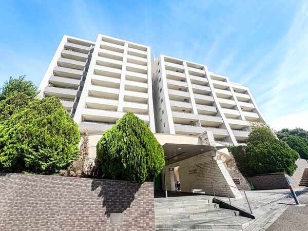 2003年11月築。総戸数135戸の大規模マンション。
