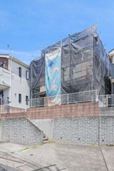 京急久里浜線「YRP野比」駅まで徒歩6分の利便性が高い立地。南側道路に面し、陽当り・通風良好です。