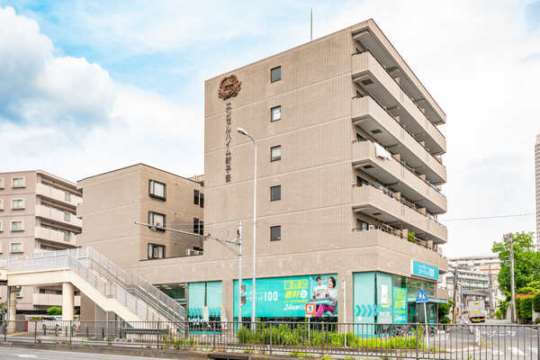 JR京浜東北・根岸線「新子安」駅、京急本線「京急新子安」駅各徒歩6分。利便性が高いロケーションです。