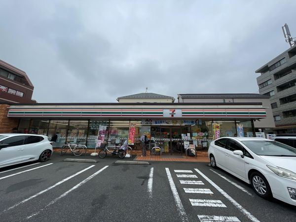 セブンイレブン横浜港南台9丁目店 約240m