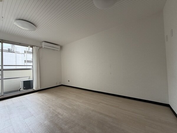 北東向きですが、抜け感があるので明るいお部屋