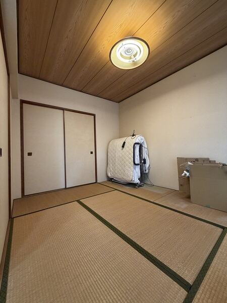 約6帖の和室は家族の憩いのスペースとしての活用もできます（家具・調度品は販売対象に含まれません）