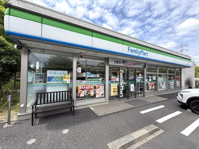ファミリーマート青葉嶮山店 95m 写真撮影日：2026-06-08