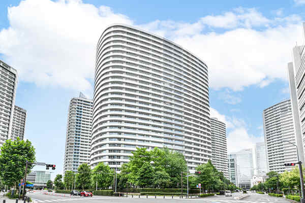 みなとみらい線「みなとみらい」駅まで徒歩3分。通勤・通学やお出かけに便利な、生活しやすい立地です。