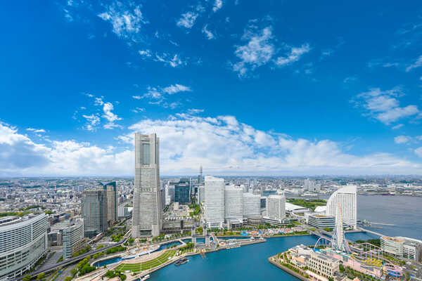 みなとみらい・横浜港の豊かな眺望。ランドマークタワーや観覧車などの横浜ならではの眺望が魅力です。