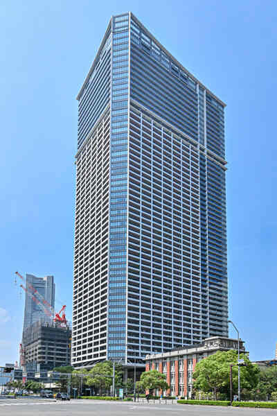 地上59階建の制震構造タワー。総戸数1176戸のビッグコミュニティ。複数沿線が徒歩圏内の好立地です。